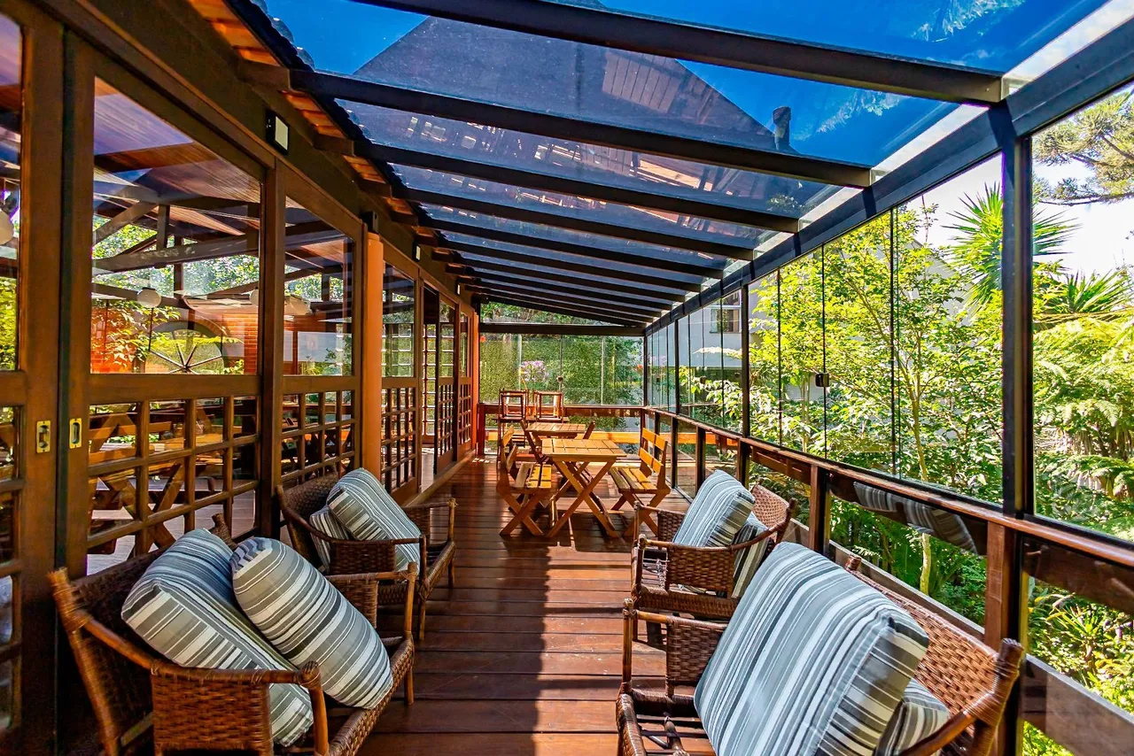House with 3 bedrooms and 5 bathrooms, 477 m² — photo 2