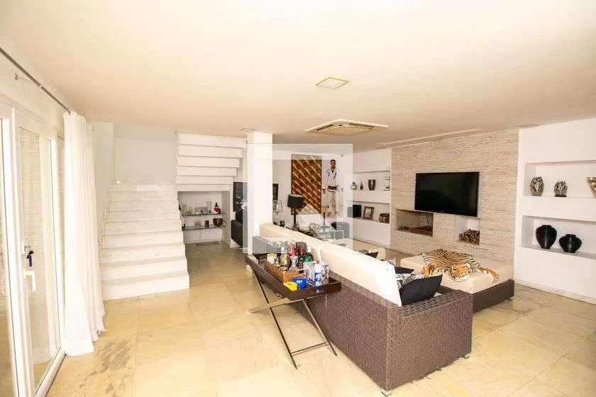 Condo house with 4 suites and 500 m² plus private garden — photo 3