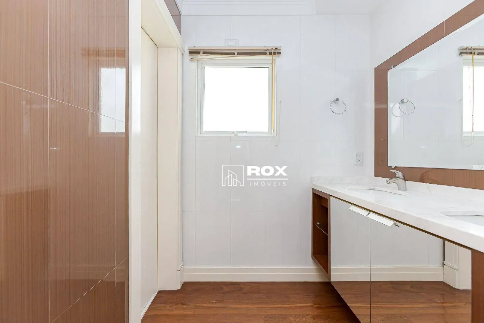 Unfurnished 598 m² house with 6 parking spaces — photo 37