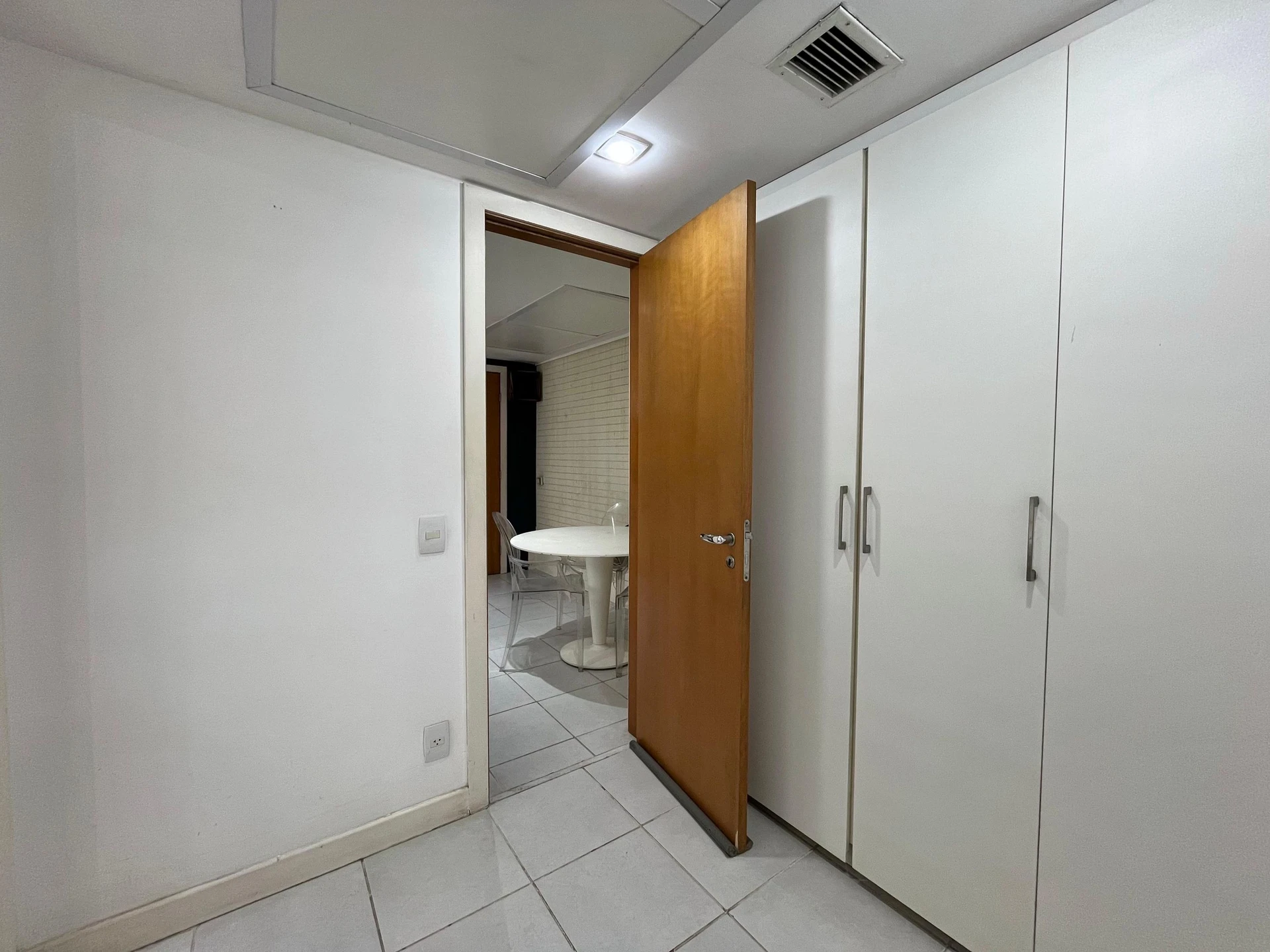 One-bedroom apartment with a washing machine — photo 22