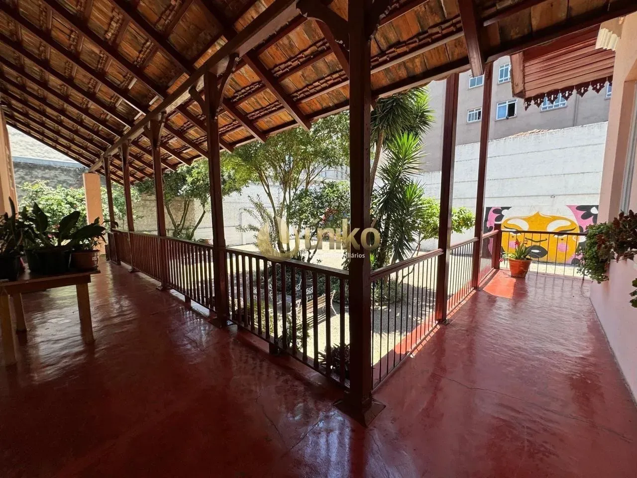 House with 3 bedrooms, 1 bathroom, 5 parking spaces — photo 2