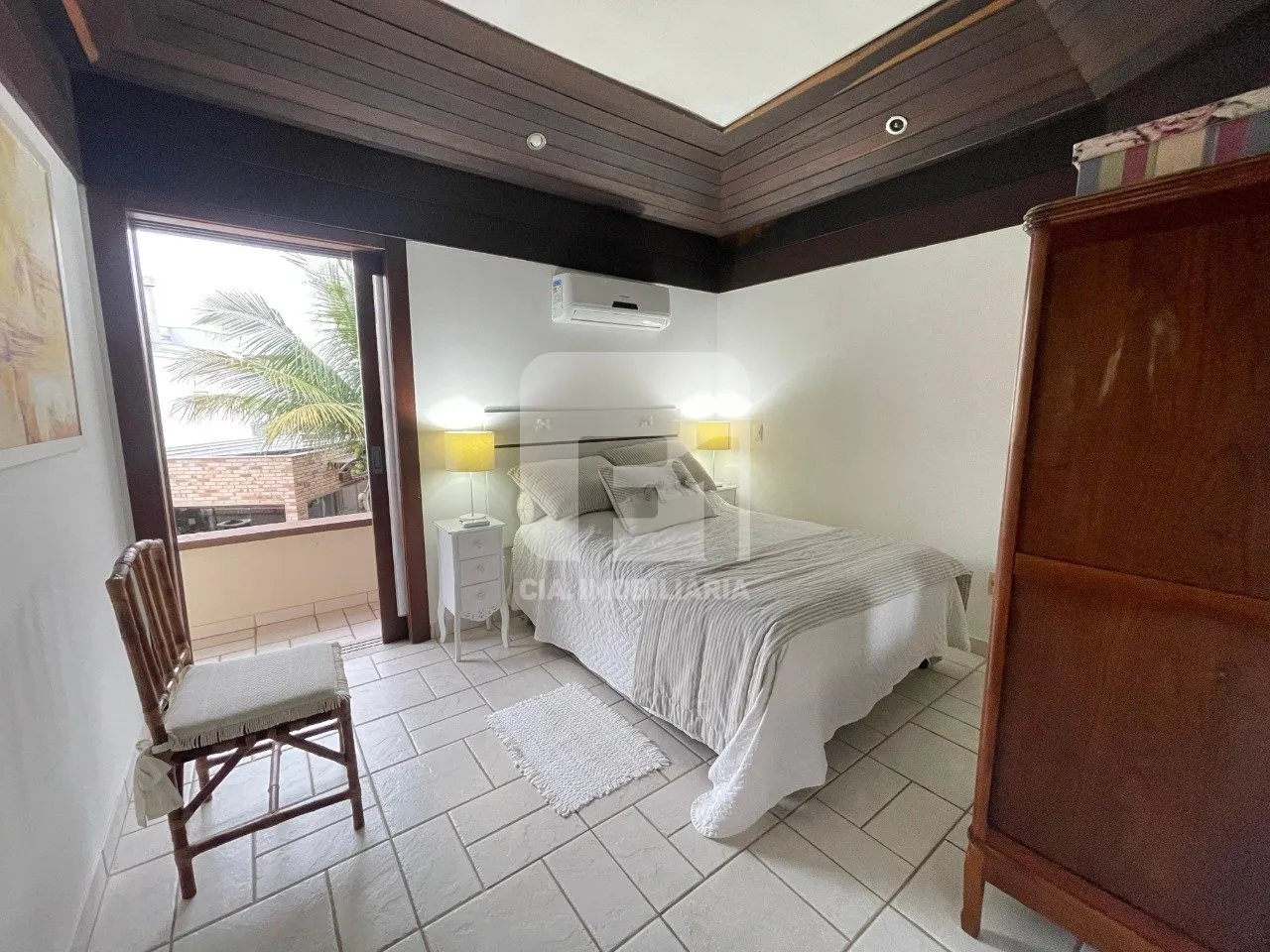 Furnished 350 m² house with 6 bedrooms and 3 suites — photo 3