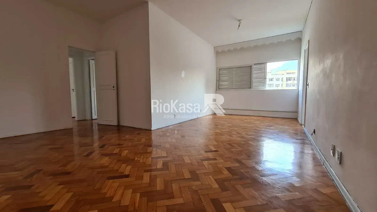Mountain view in a 2-bedroom apartment, 102 m² — photo 8