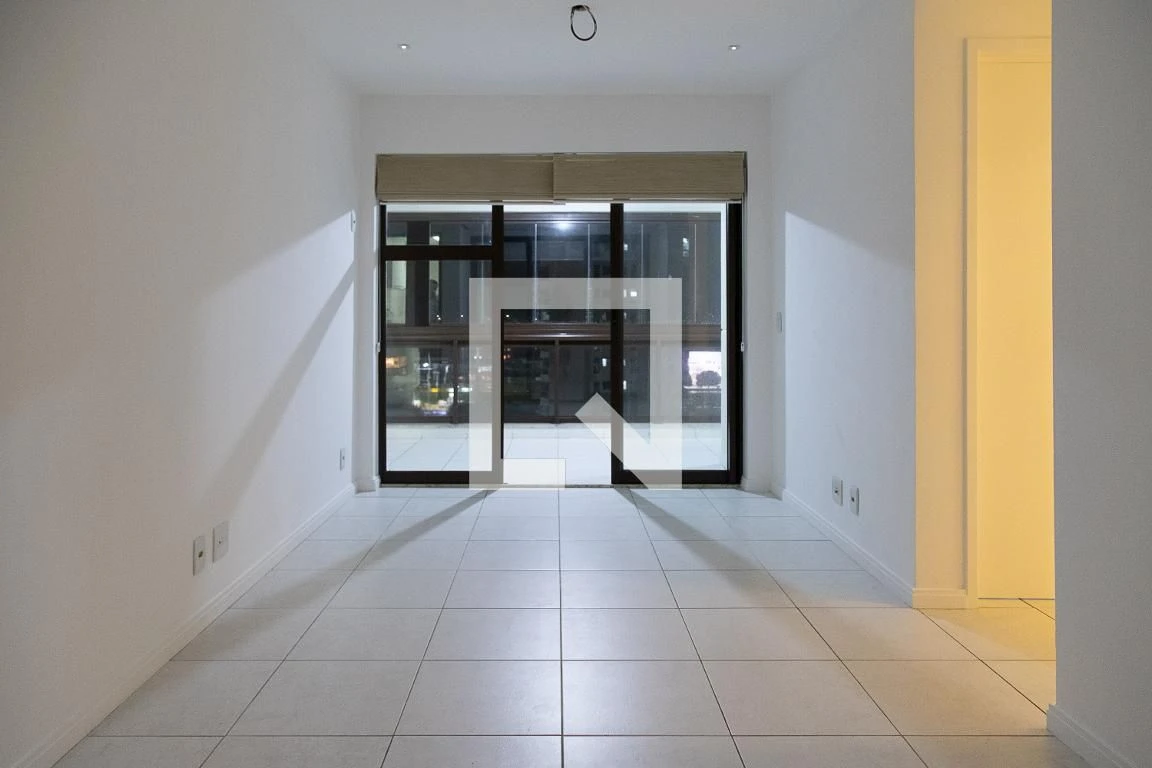 Glass-enclosed balcony in a 2-bedroom apartment, 74 m² — photo 16