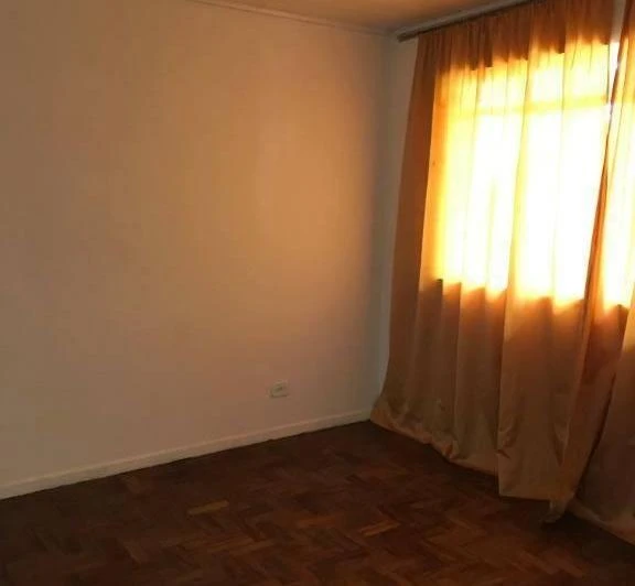 House with 3 bedrooms and wood floors — photo 2
