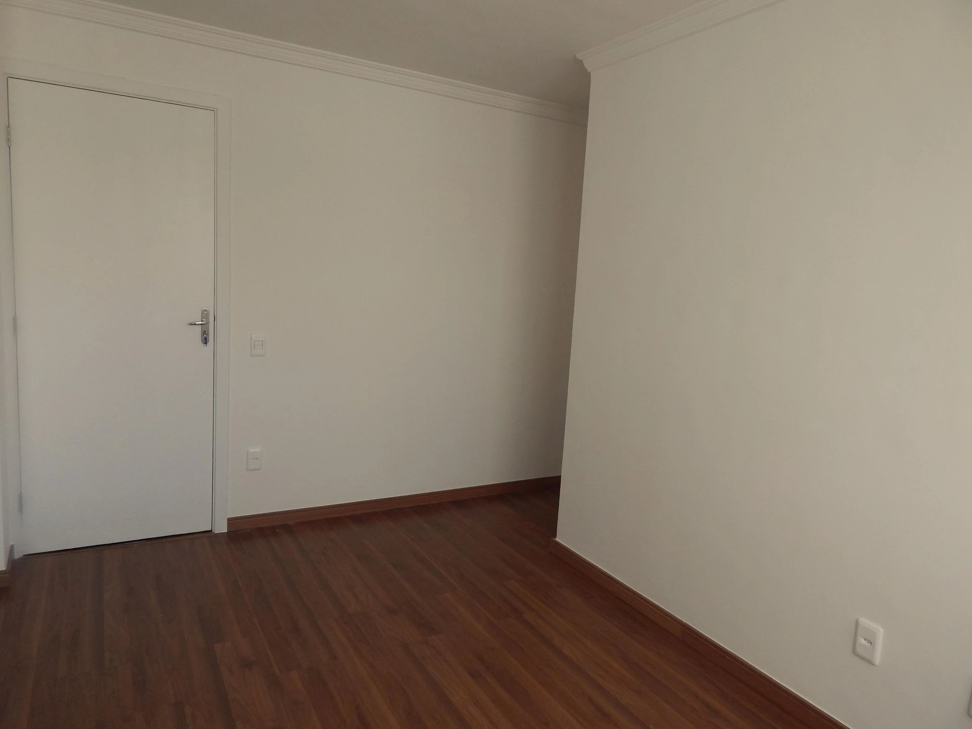 Wood or laminate floors in a 2-bedroom apartment, 41 m² — photo 17