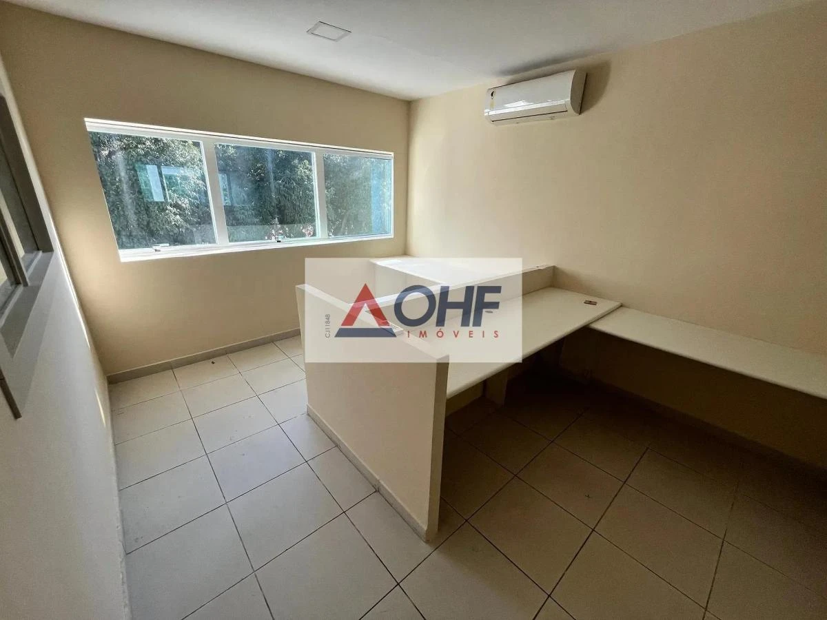 1-bedroom apartment with 300 m² and 6 parking spaces — photo 5