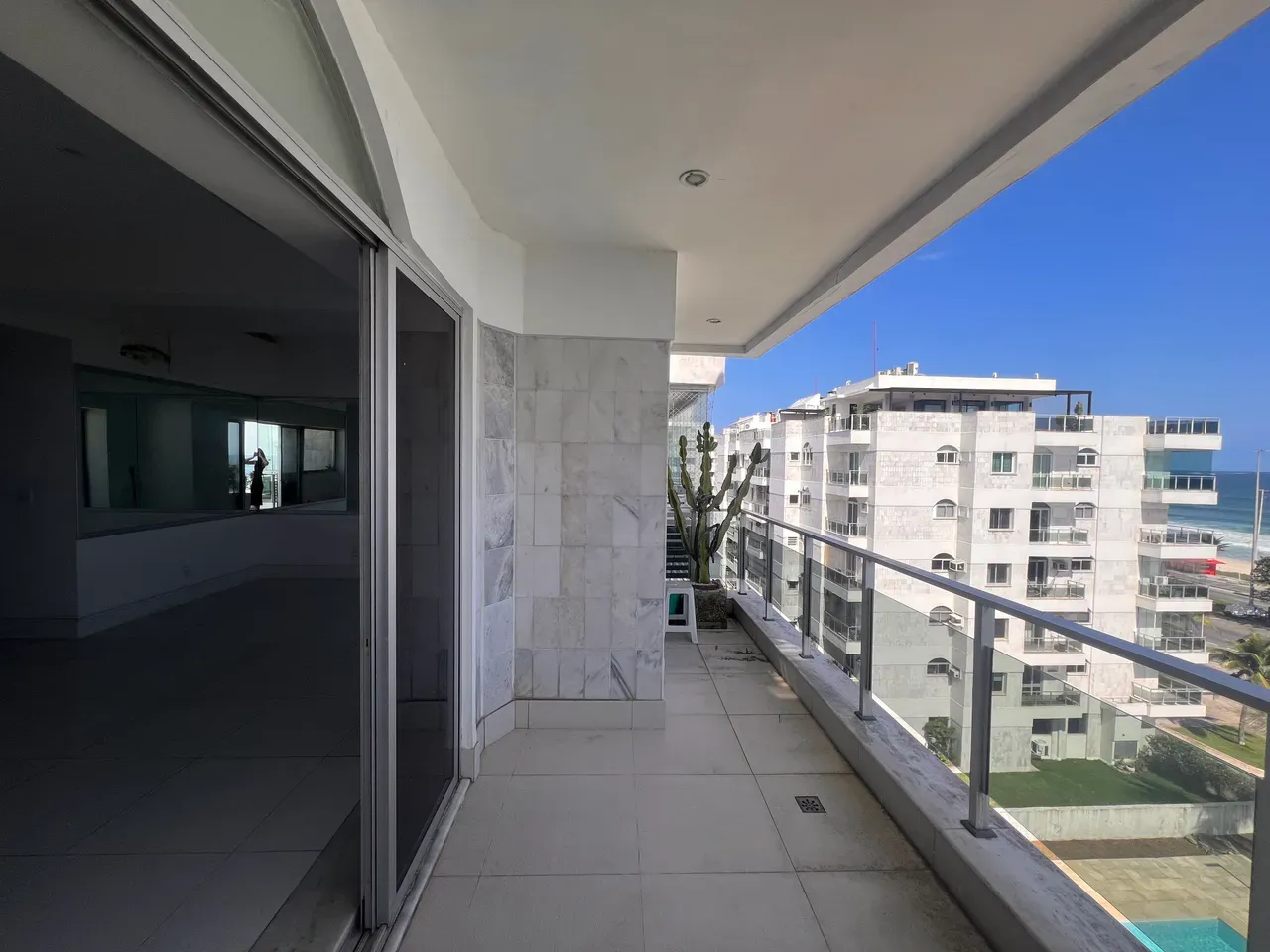 4-bedroom apartment with floor-to-ceiling windows — photo 11