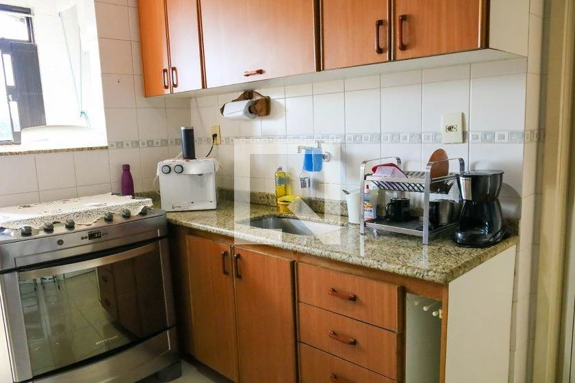 3-bedroom apartment with a suite and glass-enclosed showers — photo 35
