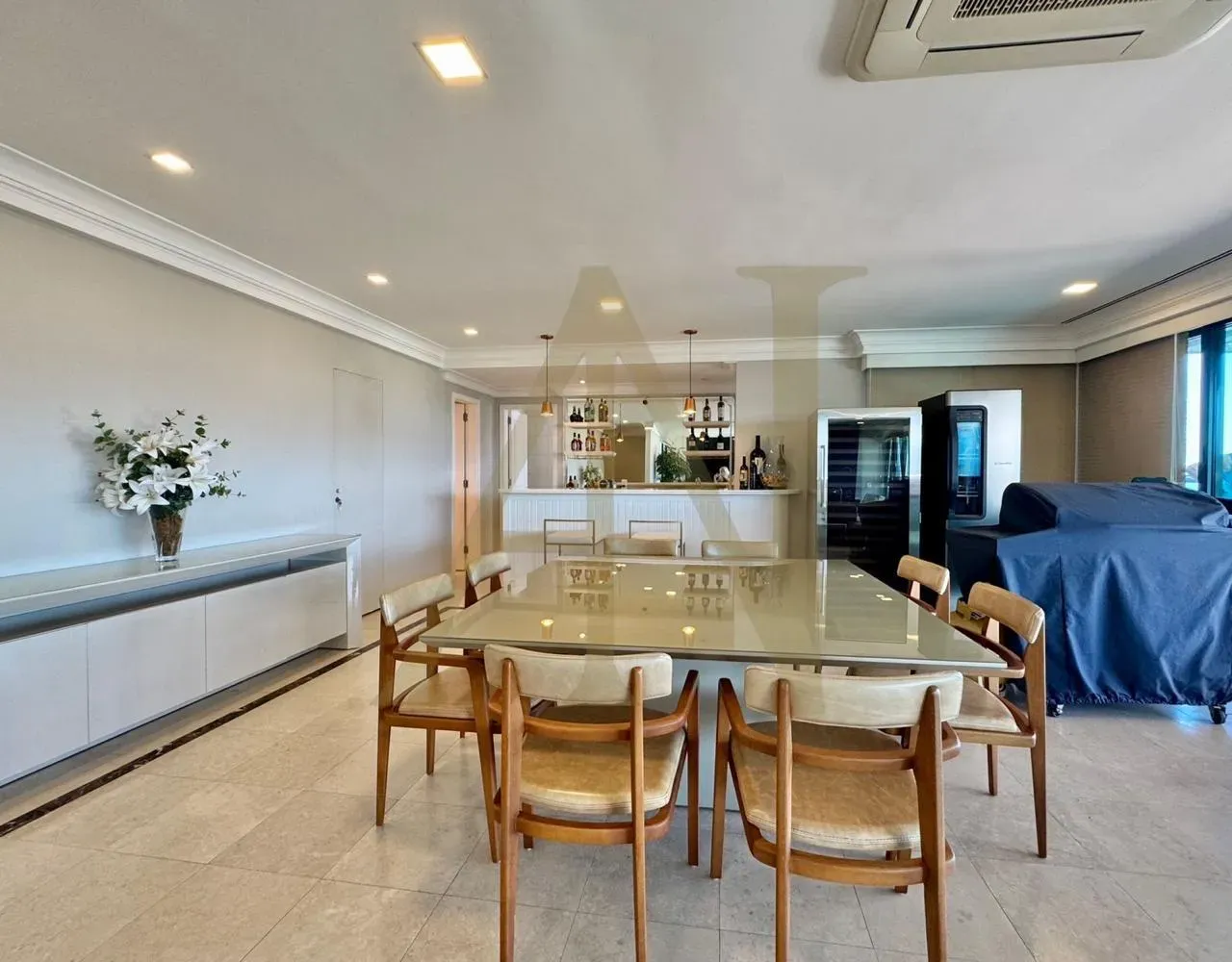 Furnished apartment with 4 bedrooms and 5 bathrooms — photo 37