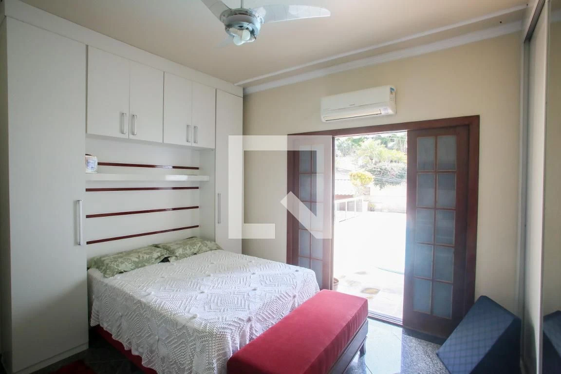 5-bedroom house with a bathtub in Rio de Janeiro — photo 13