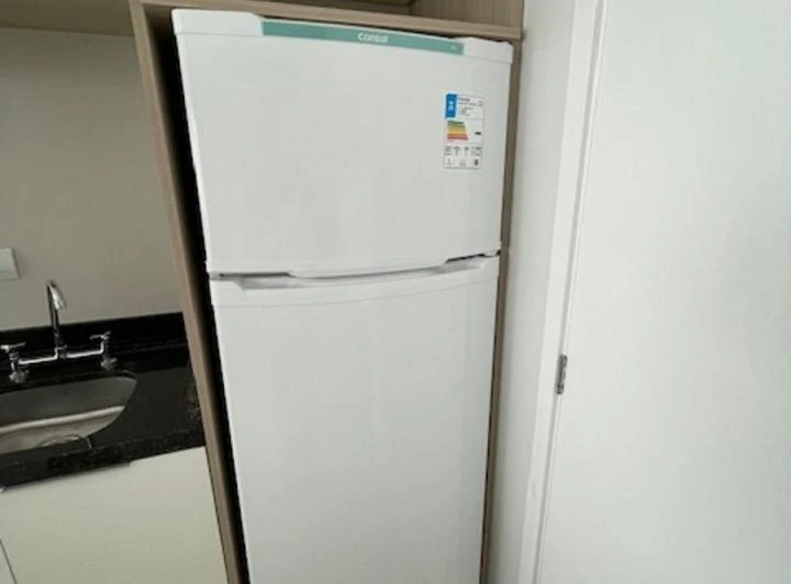 Furnished 1-bedroom apartment with open kitchen and gas stove — photo 6