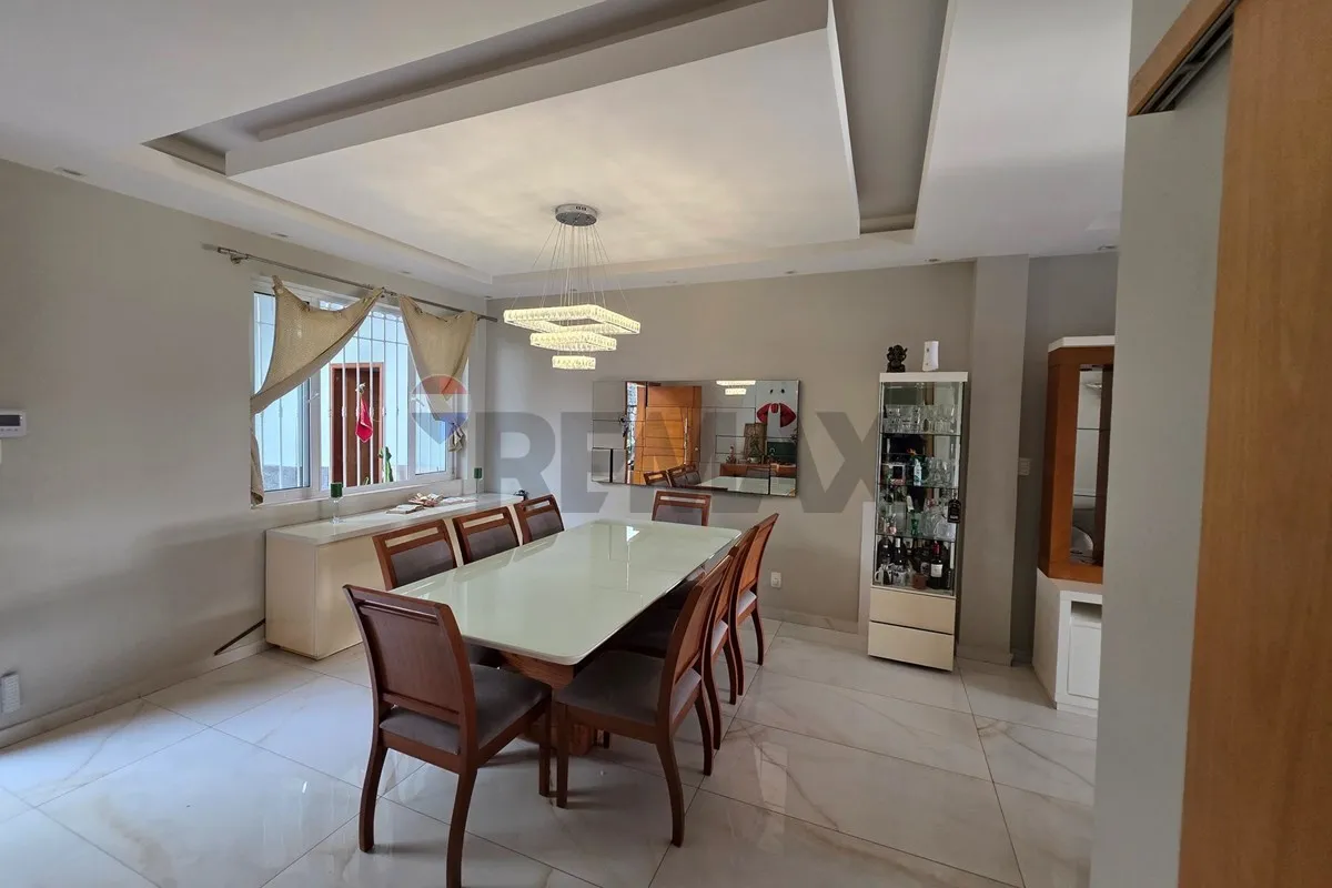 Balcony with a grill in a 3-bedroom house, 139 m² — photo 36