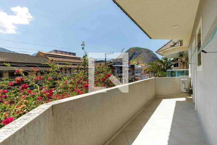 300 m² house with 5 en-suite bedrooms and private garden — photo 9