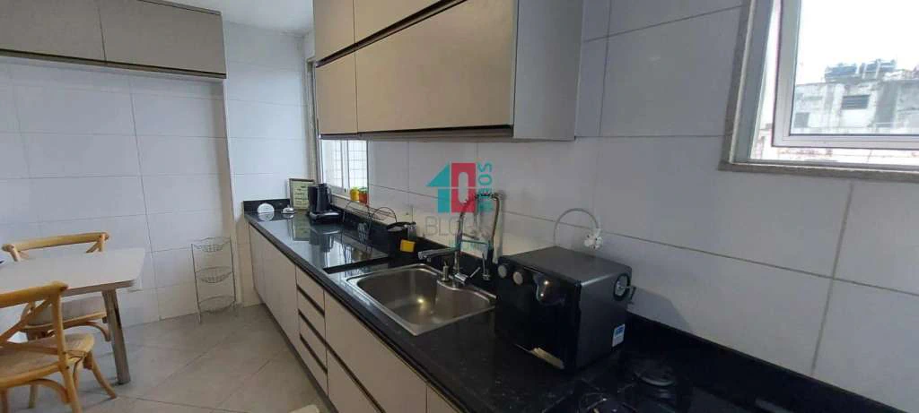 Furnished apartment with 3 en-suite bedrooms and 2 spots — photo 7