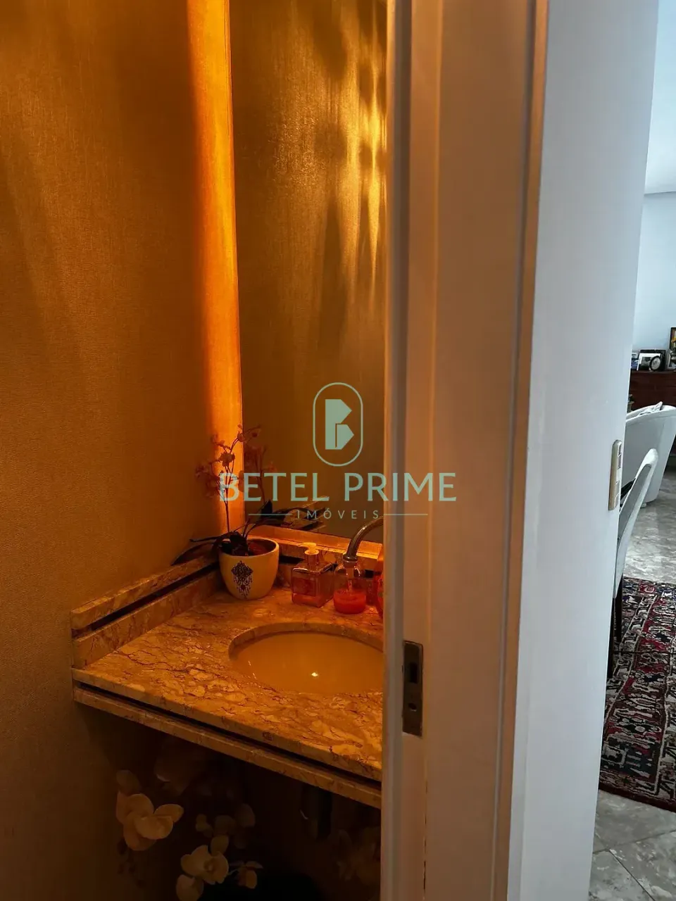 Unfurnished 3-bedroom rental apartment with a balcony — photo 6