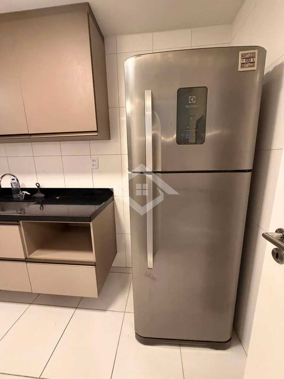 Furnished 3-bedroom apartment with closed kitchen — photo 2