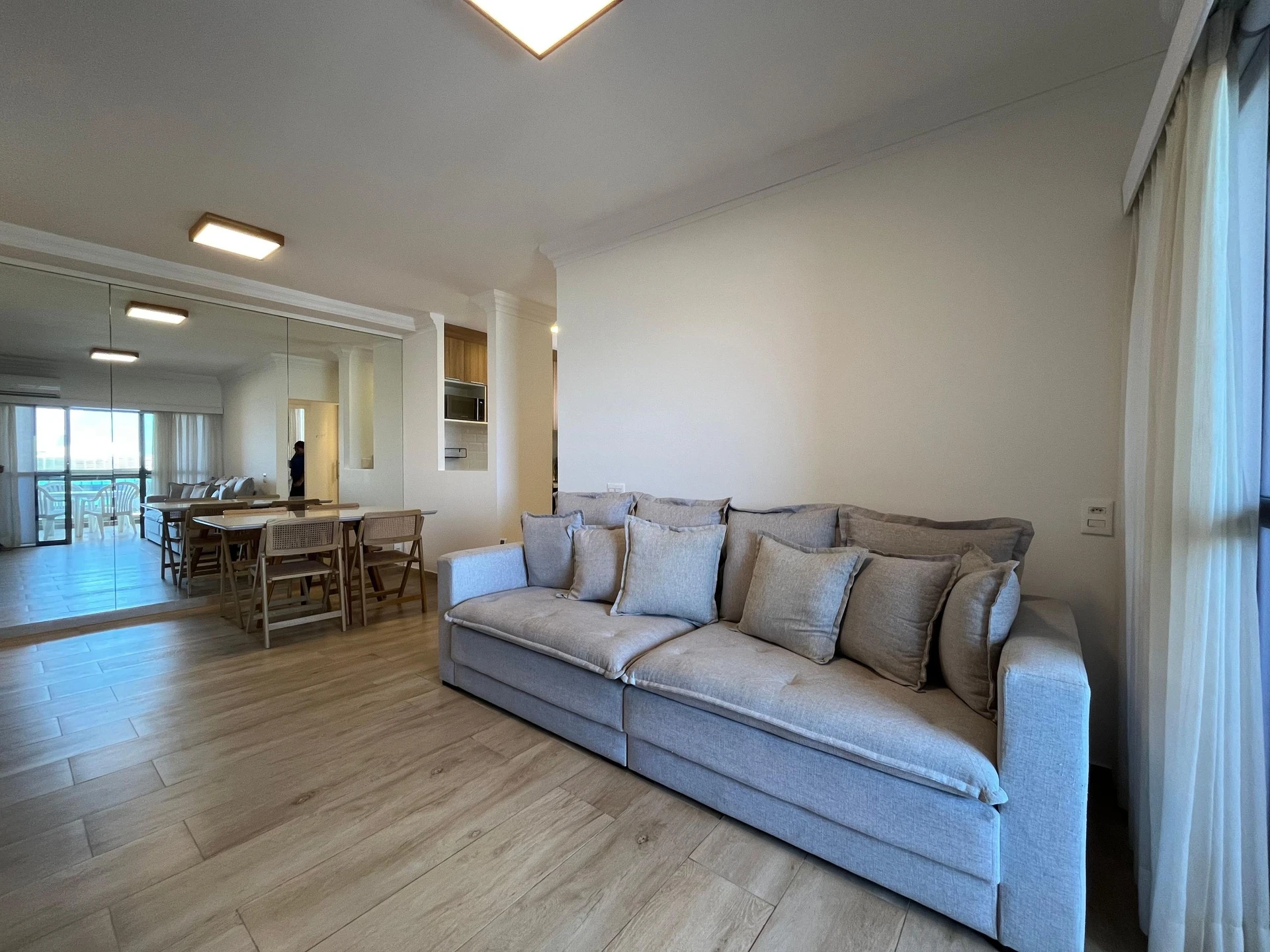 Glass-enclosed balcony in a one-bedroom apartment, 56 m² — photo 18