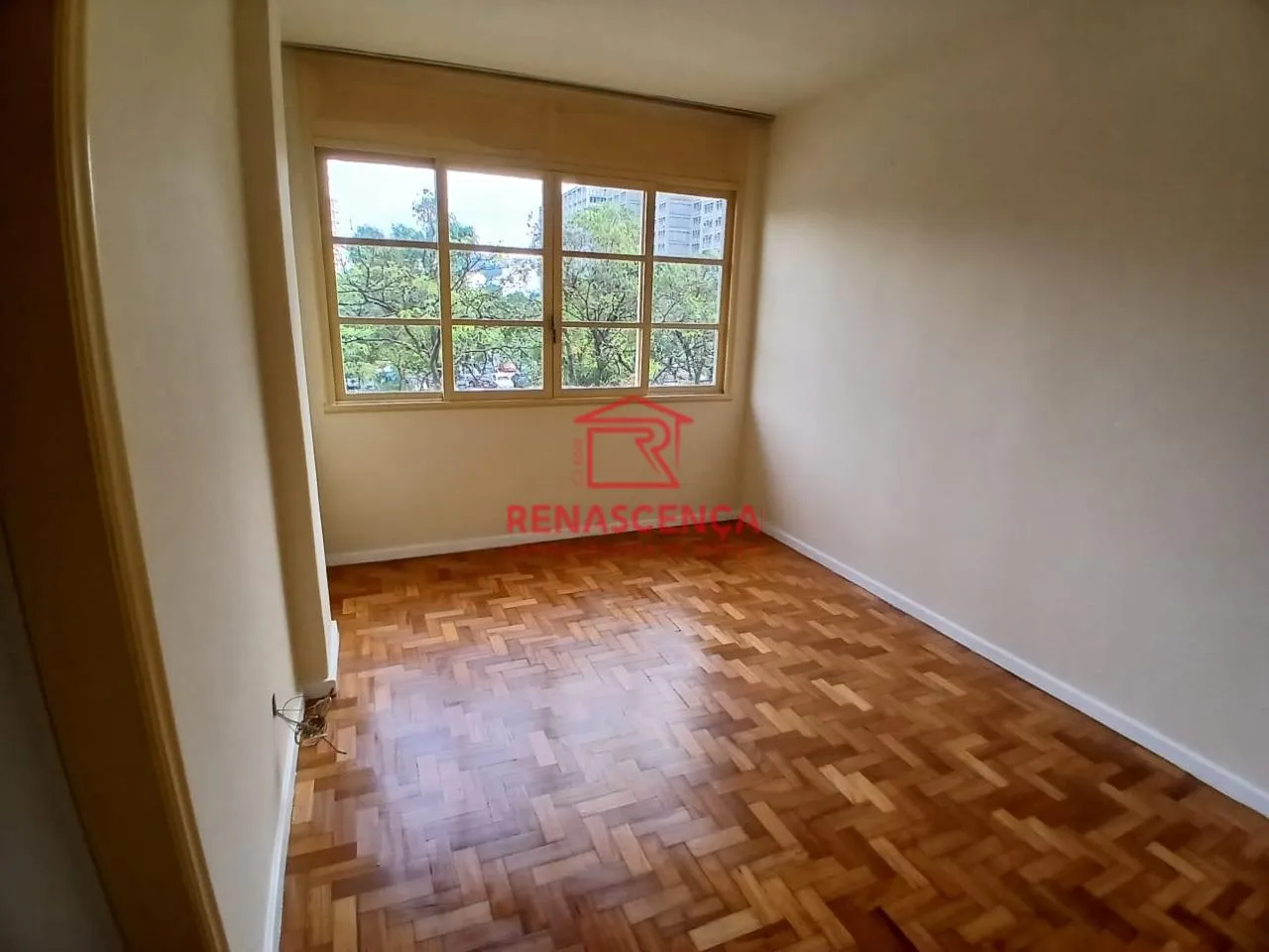 Apartment on the 3rd floor with wood or laminate floors — photo 2