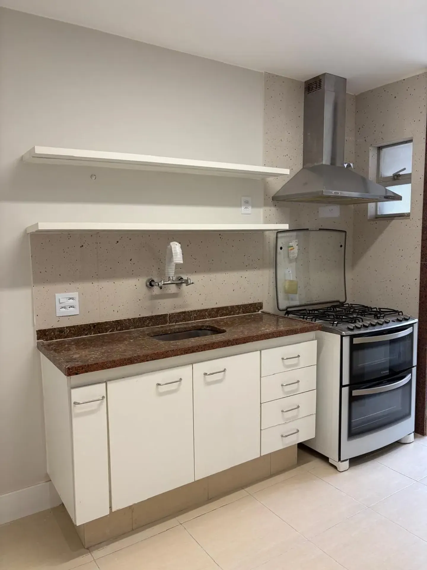 3-bedroom apartment with a bathtub — photo 2