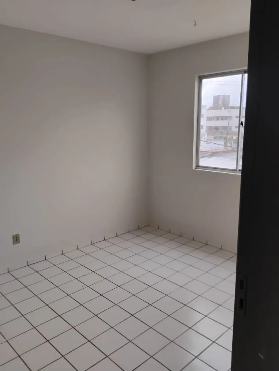 Apartment with fitted kitchen cabinets and laundry area — photo 3