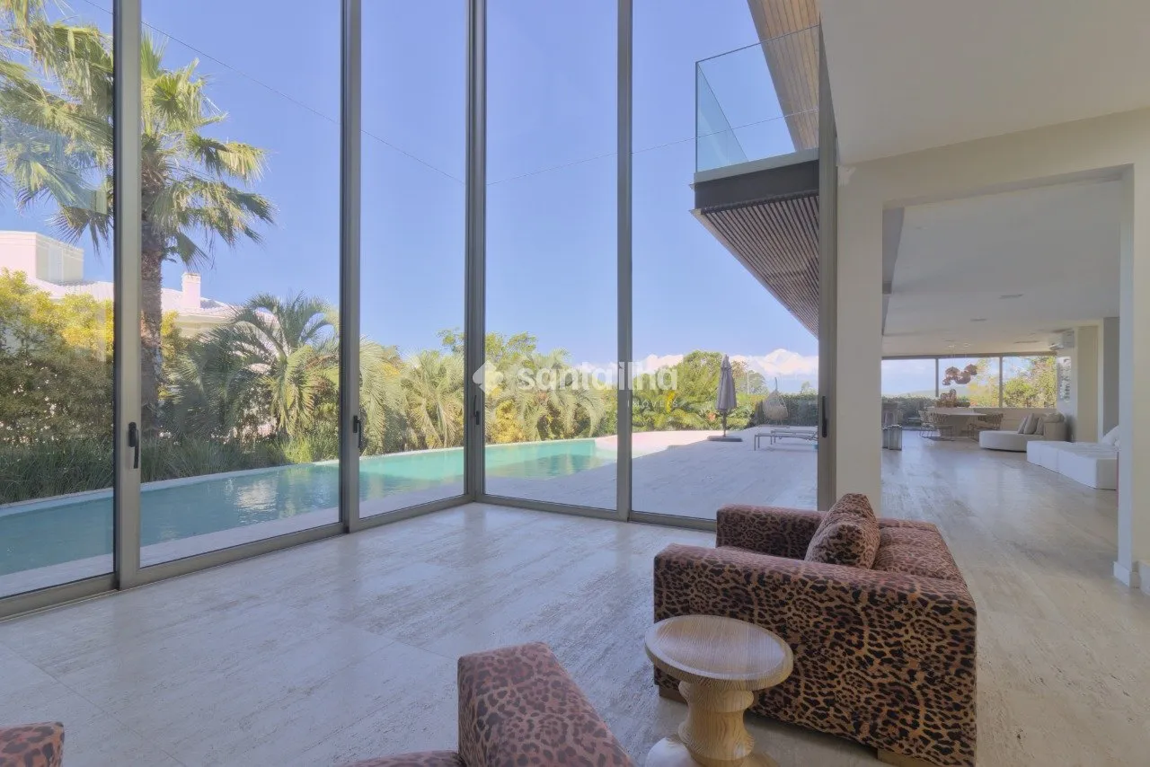 House with 6 en-suite bedrooms and 8 bathrooms, 1350 m² — photo 38