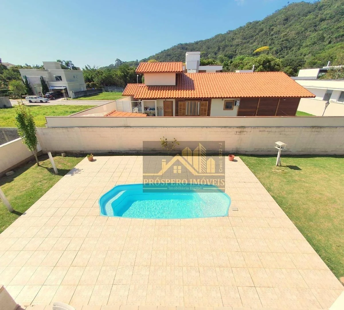 Casa de 5 dormitorios con balcón cerrado con vidrio — photo 17