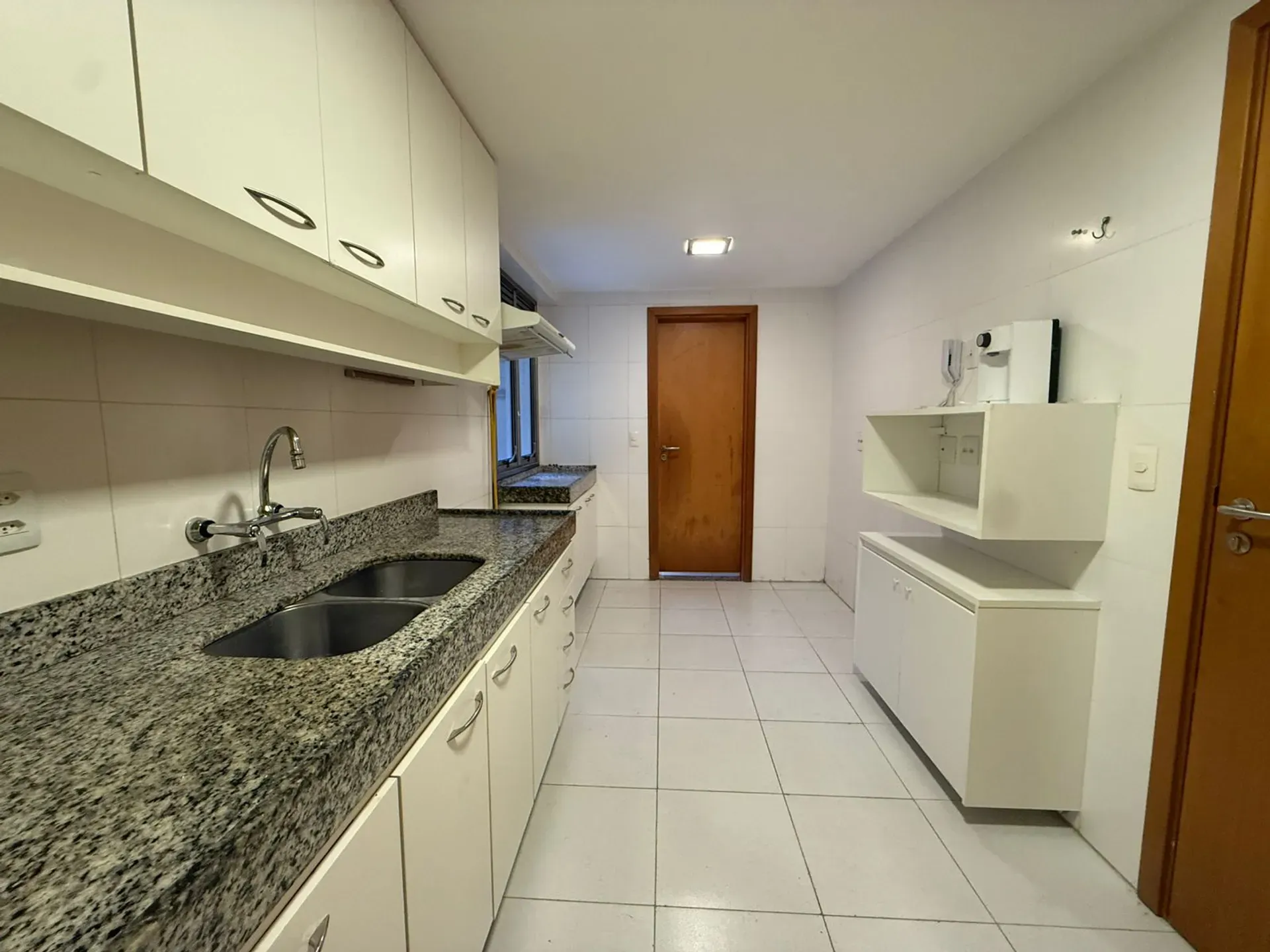 Apartamento com 4 quartos e 5 banheiros, 193 m² — photo 17