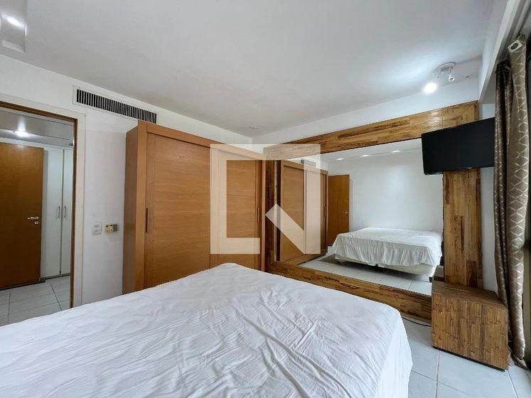 One-bedroom apartment in a building with a gym — photo 3