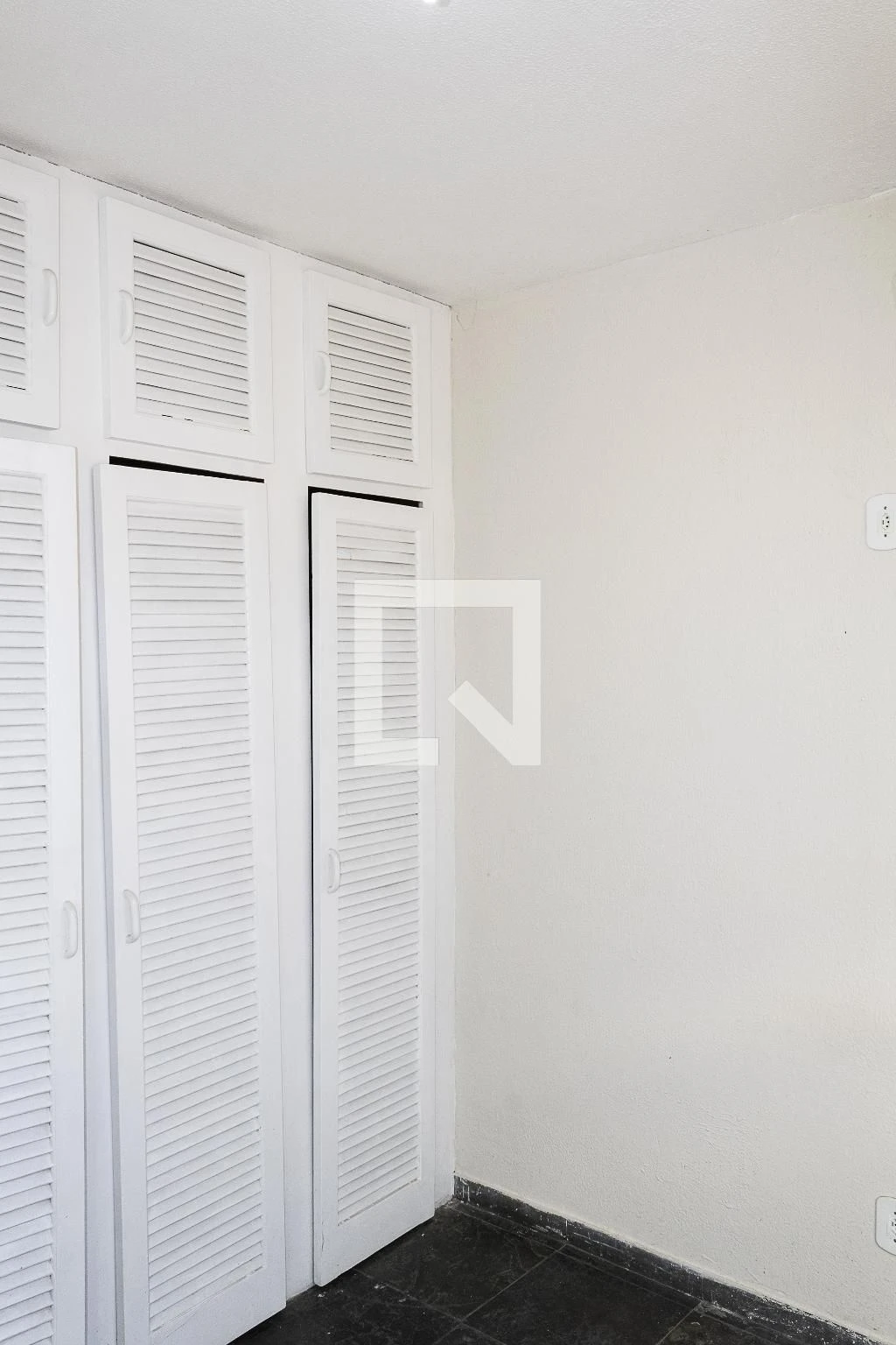 2-bedroom apartment in a building with a pool — photo 30