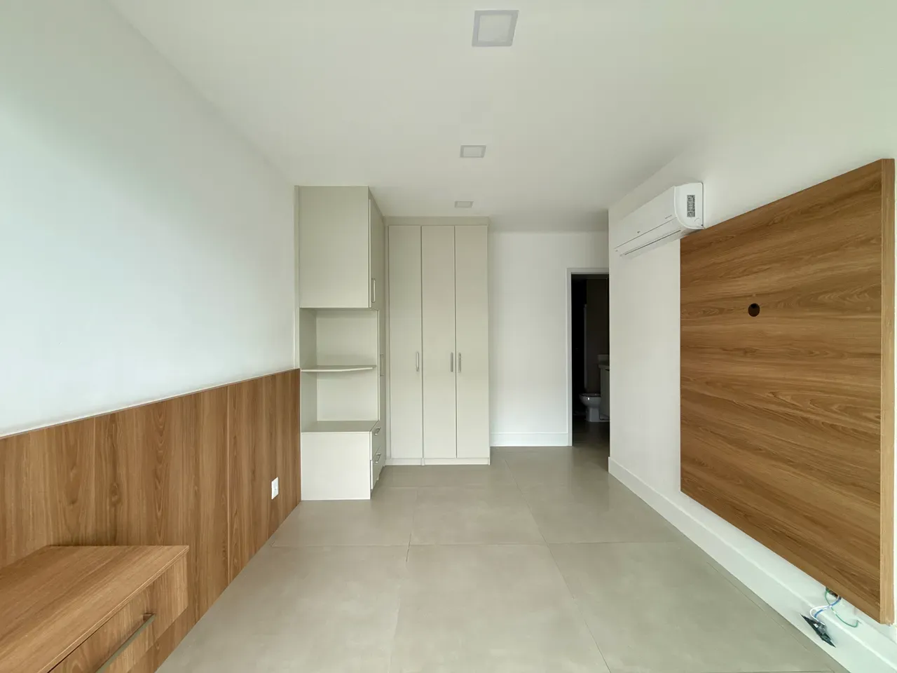 2-bedroom apartment with a water view — photo 7