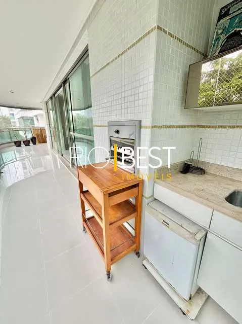 Apartment with 4 bedrooms and a glassed-in balcony — photo 2