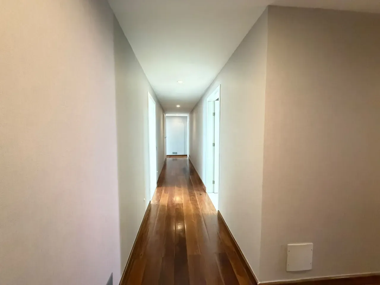 Apartamento de 465 m² com vista para a água e banheira — photo 31