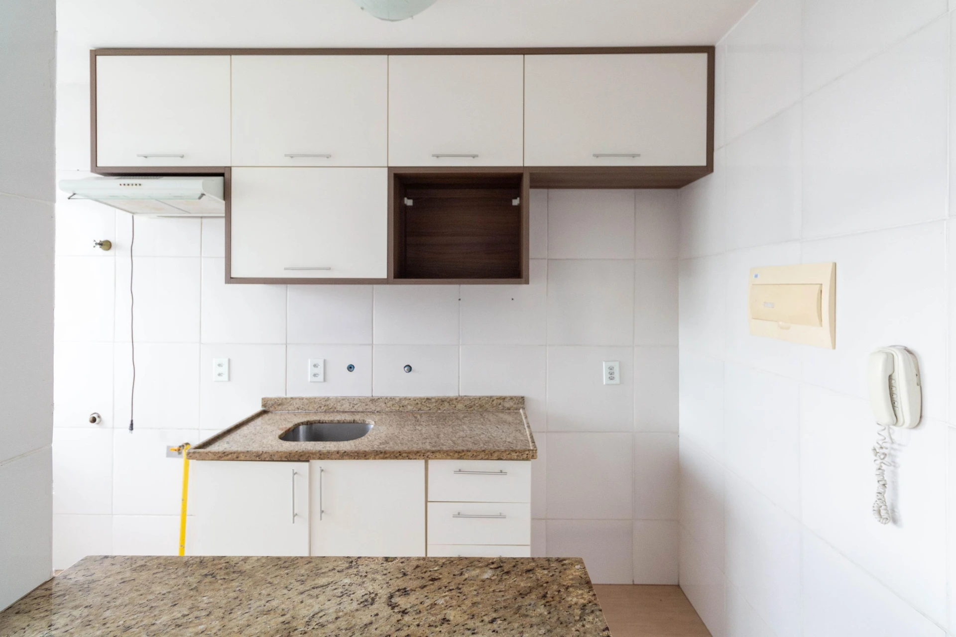 2-bedroom apartment with a grill on the balcony — photo 9