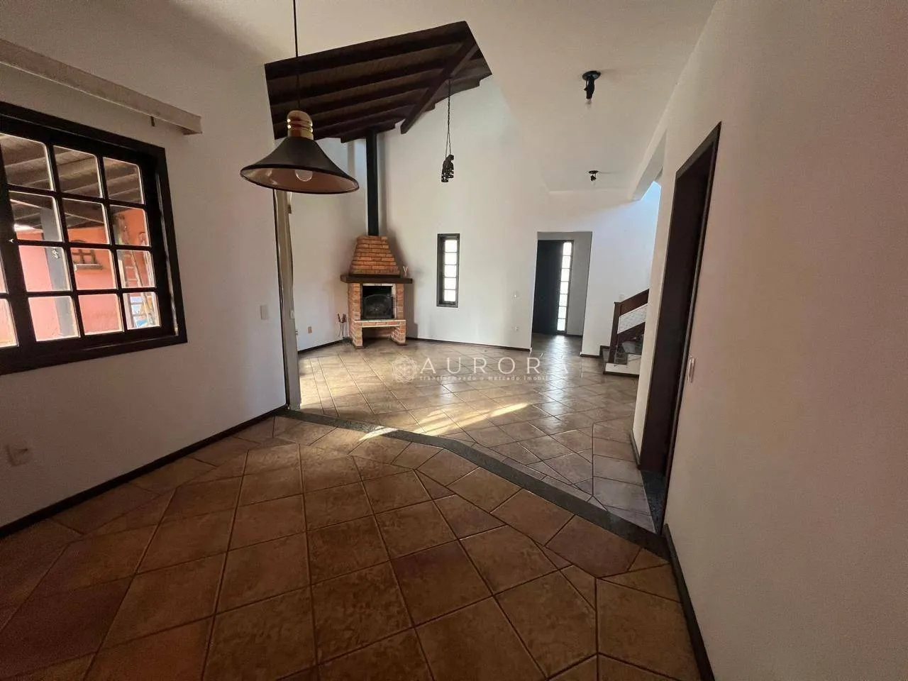 Casa de 4 dormitorios con cocina cerrada y cocina a gas — photo 6