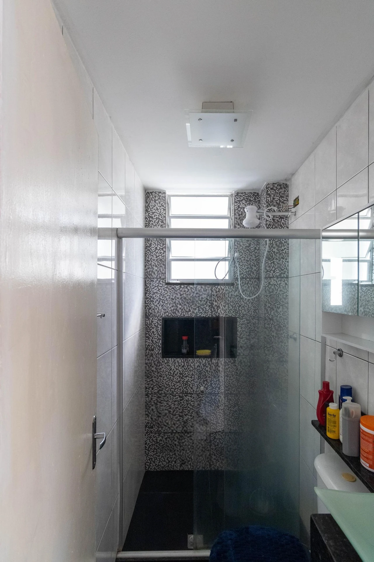 Furnished 2-bedroom apartment with condo pool — photo 2