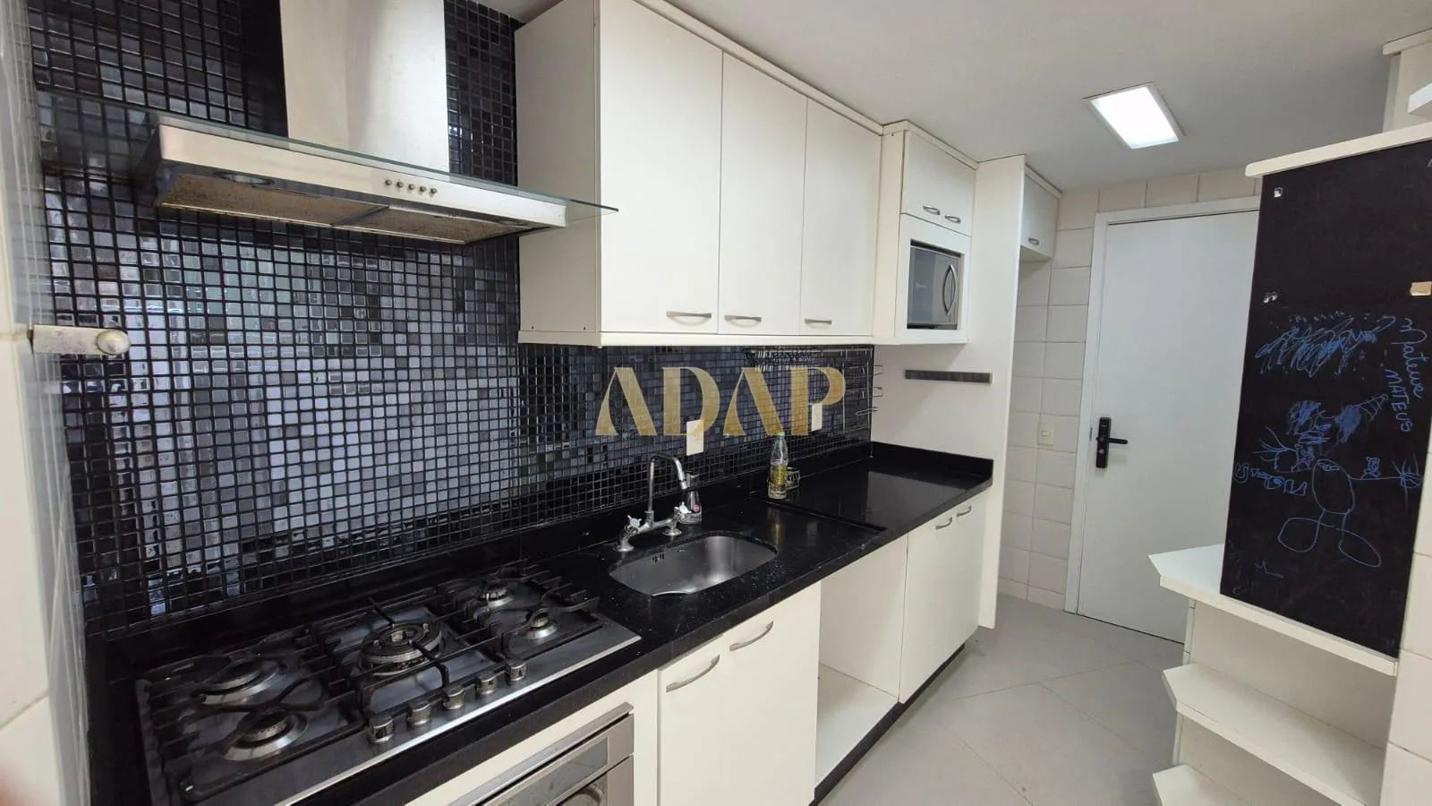Камін та 3 спальні: квартира 123 м² — photo 7