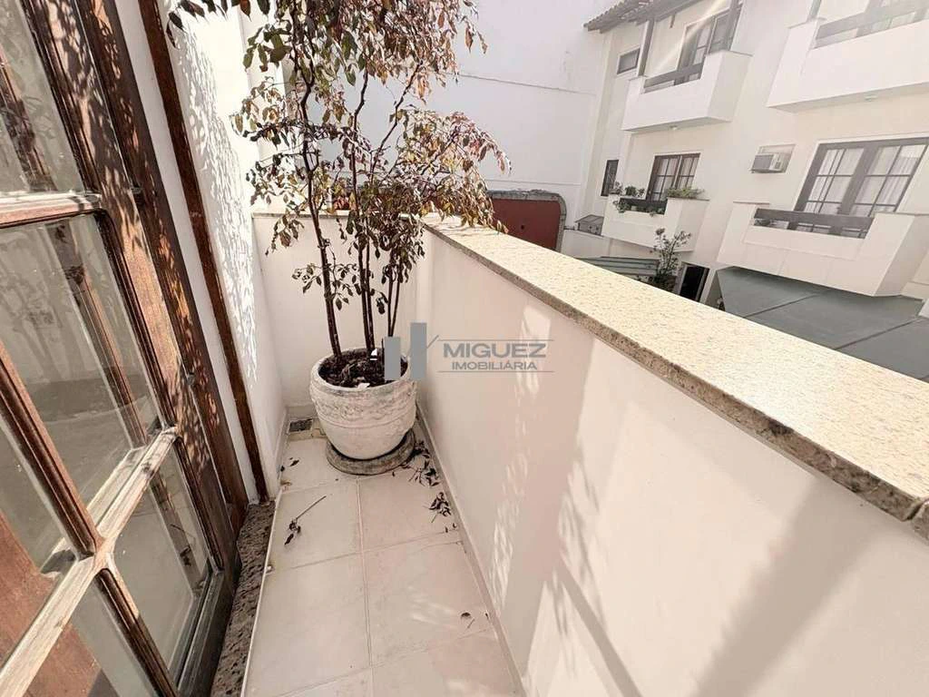 273 m² triplex house with 3 parking spaces and 5 baths — photo 17
