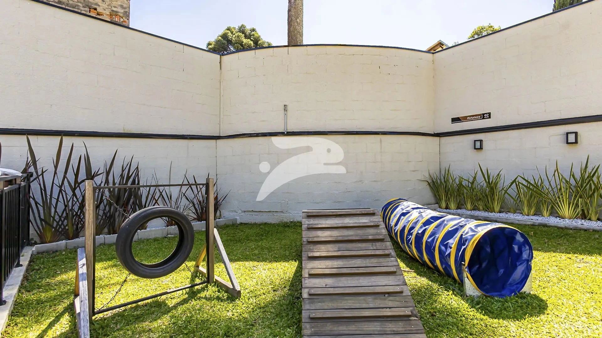 Furnished 2-bedroom apartment with 1 bathroom — photo 18