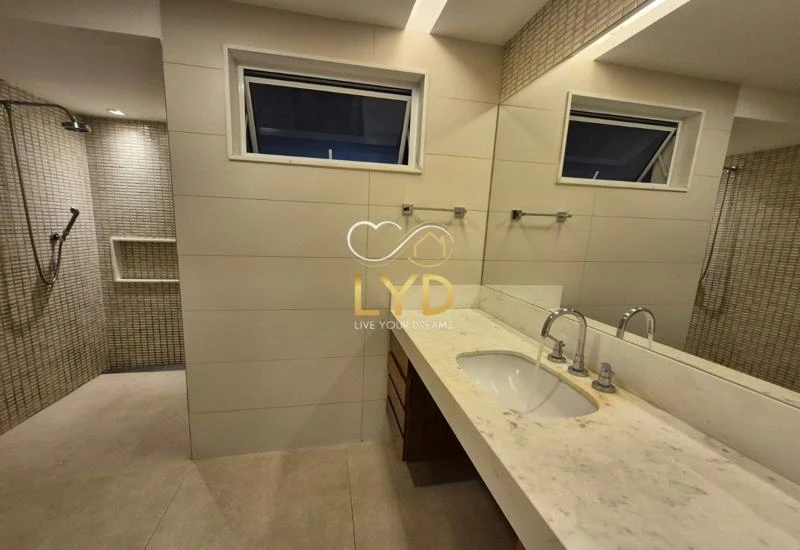 Apartment, 261 m², with a walk-in closet — photo 4