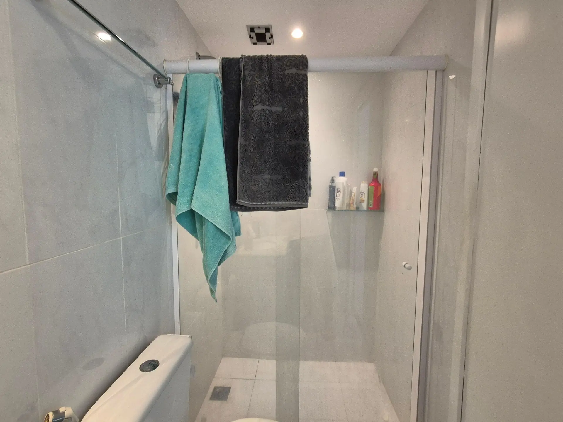 Furnished 2-bedroom apartment with private BBQ — photo 44