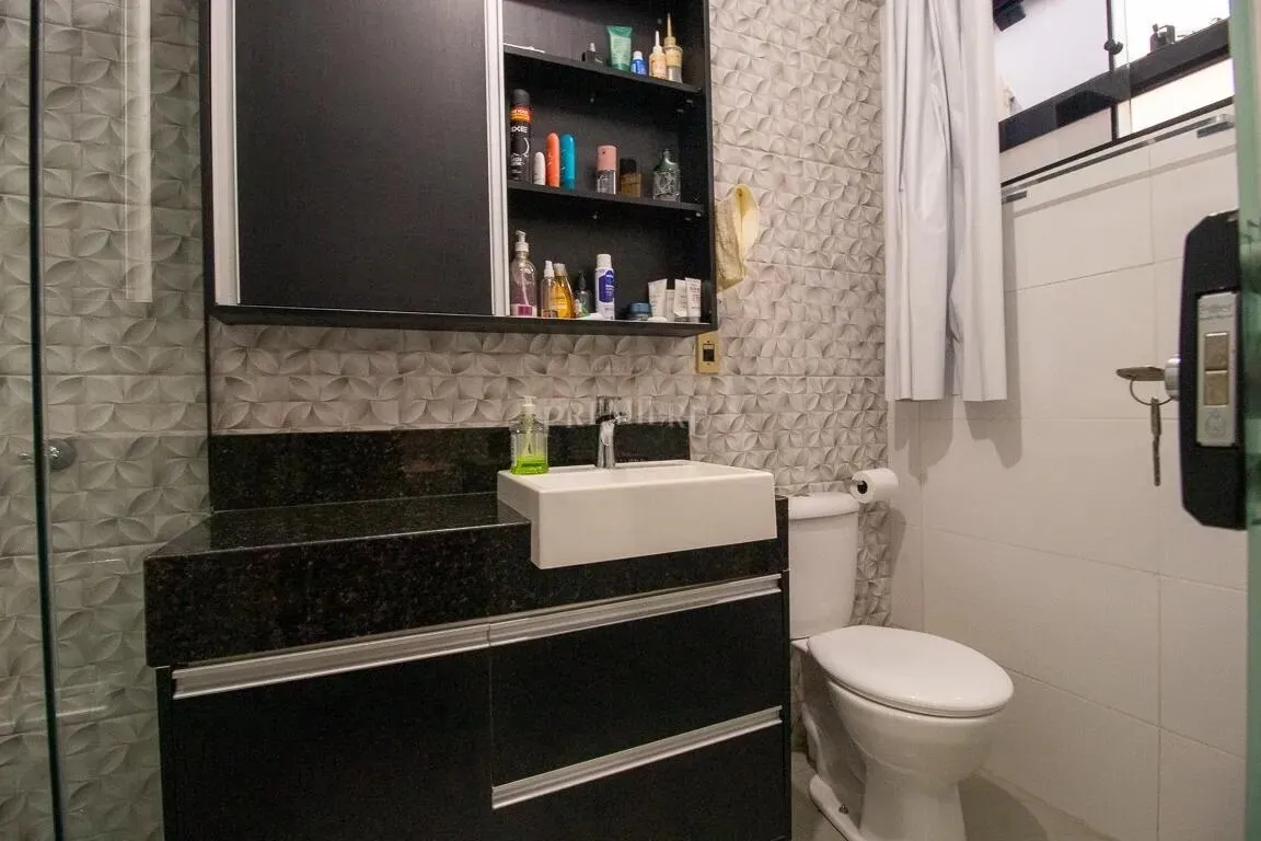 Furnished house with desk area and 6 bedrooms — photo 23
