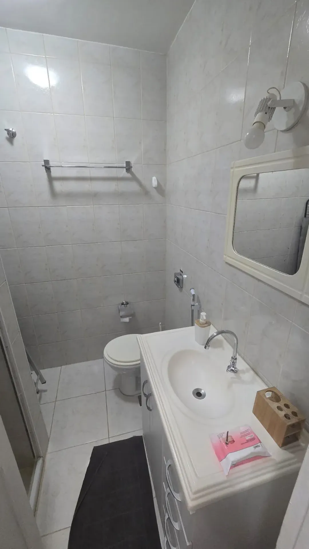 One-bedroom apartment with wood or laminate floors — photo 31