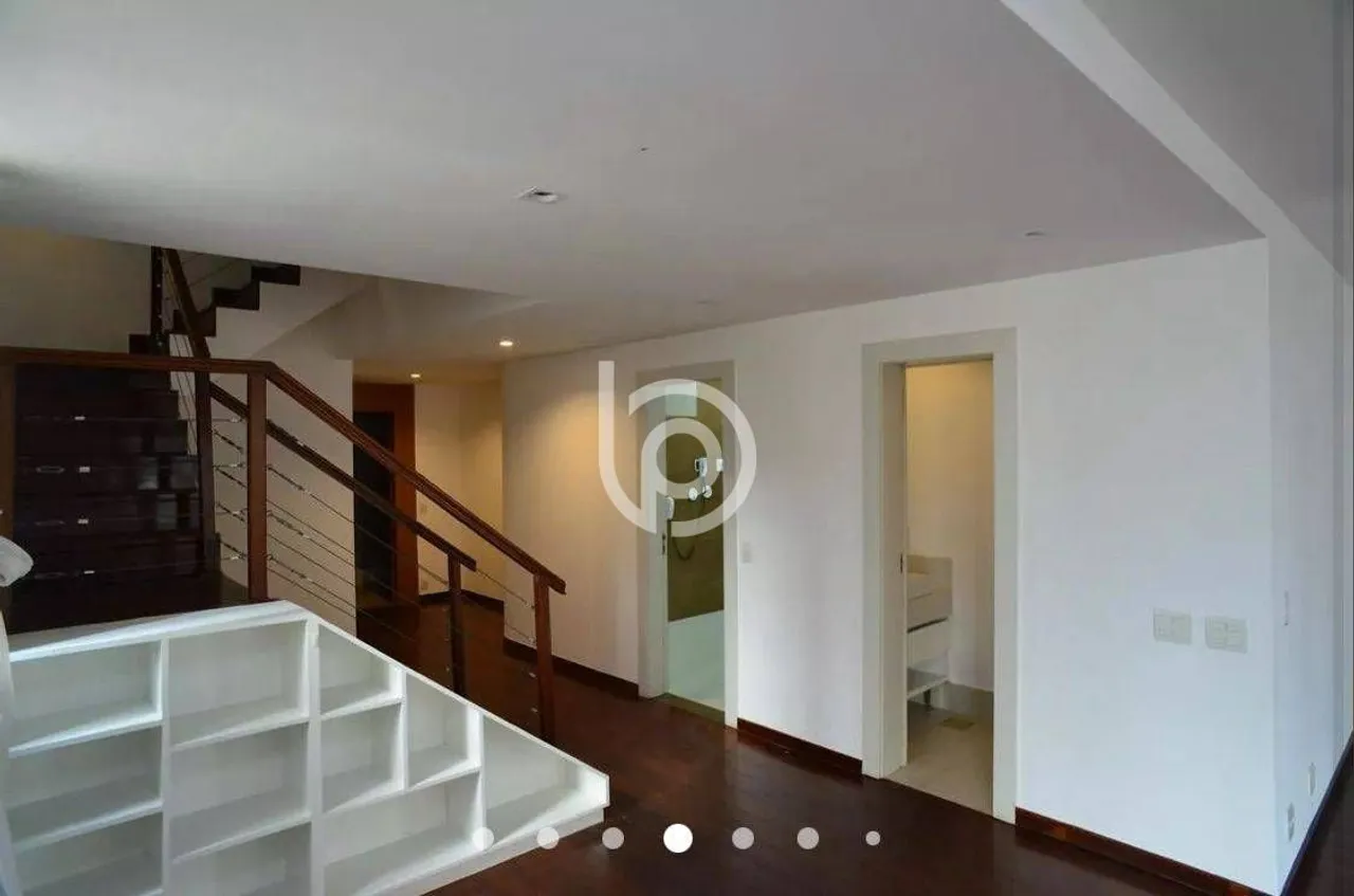 4-bedroom apartment with a closed kitchen and gas stove — photo 19