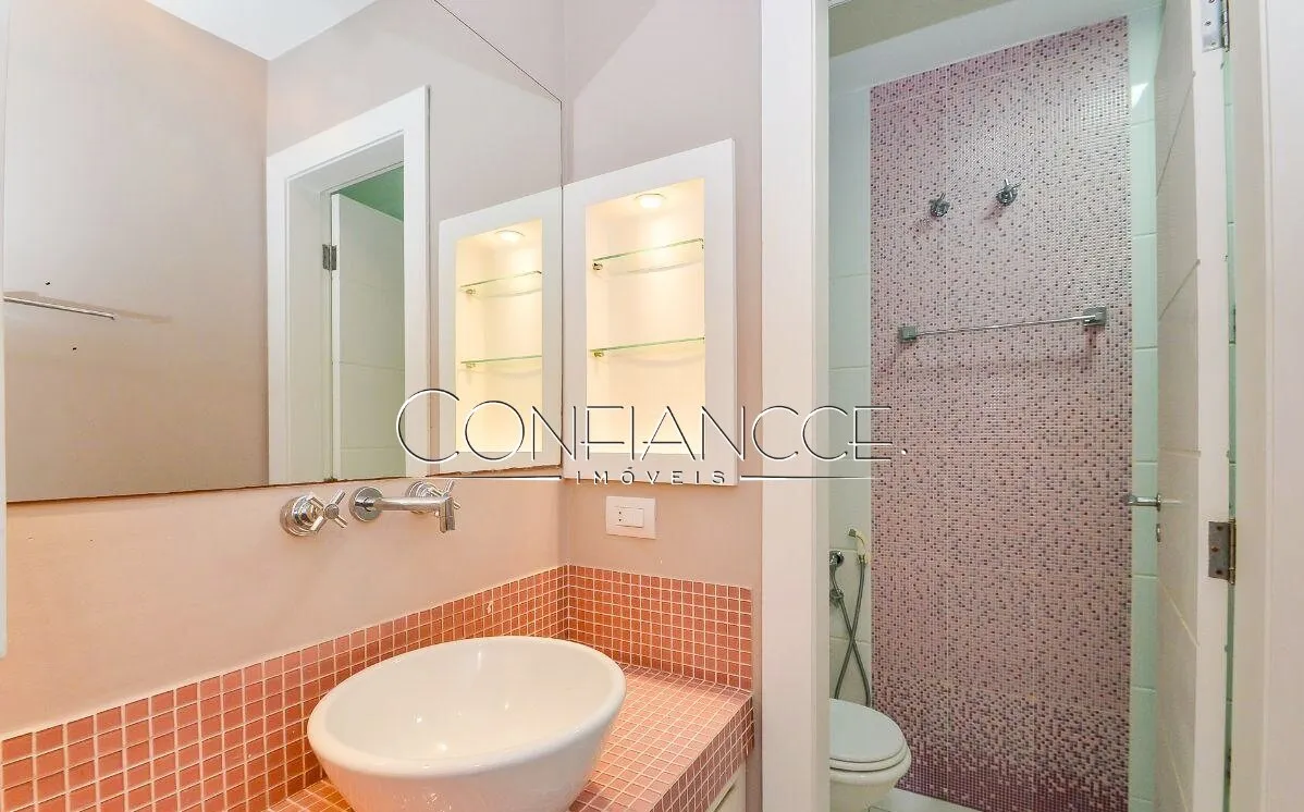 Камін та 4 спальні: будинок 250 м² — photo 34
