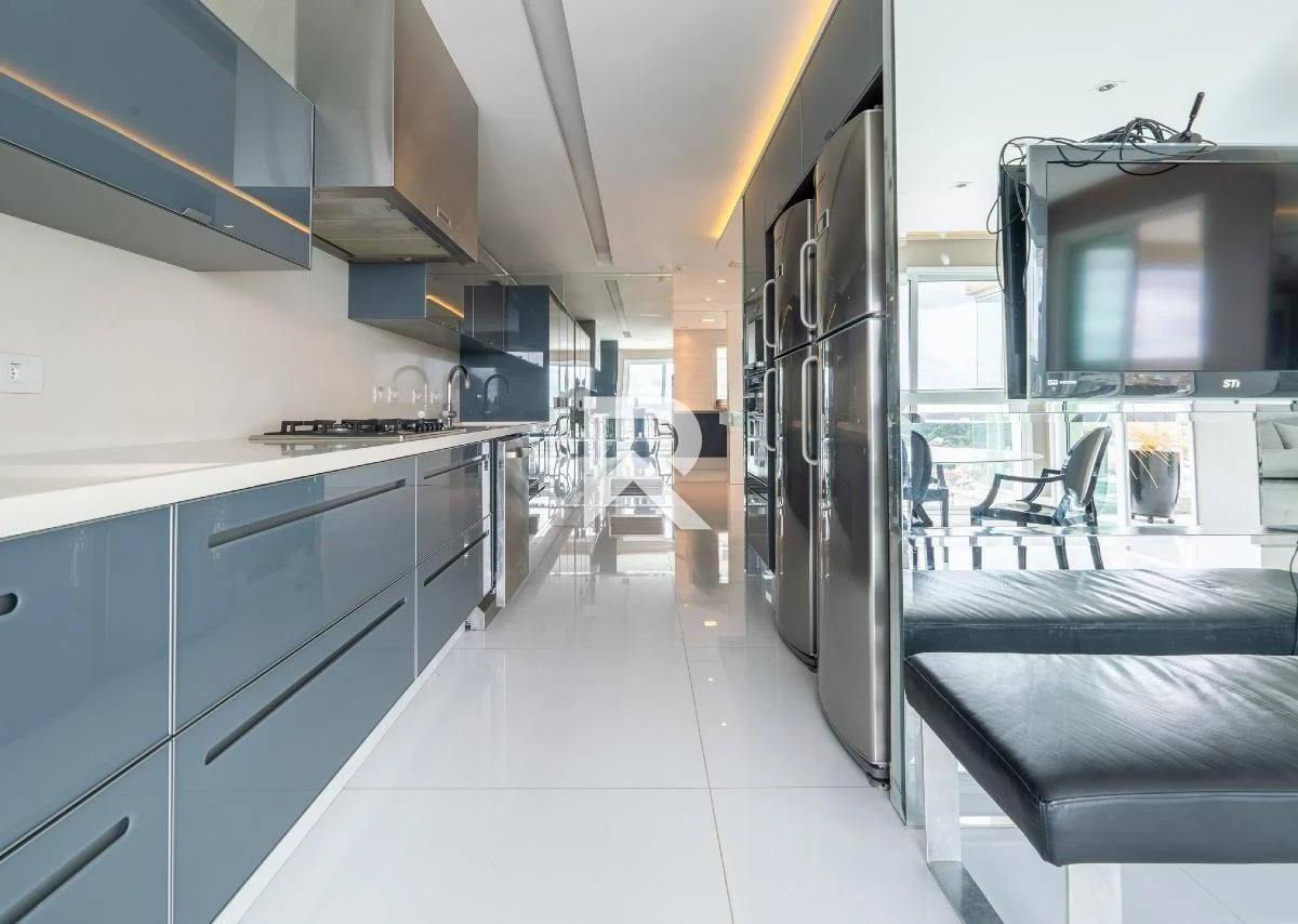 276 m² apartment with a bathtub and floor-to-ceiling windows — photo 22