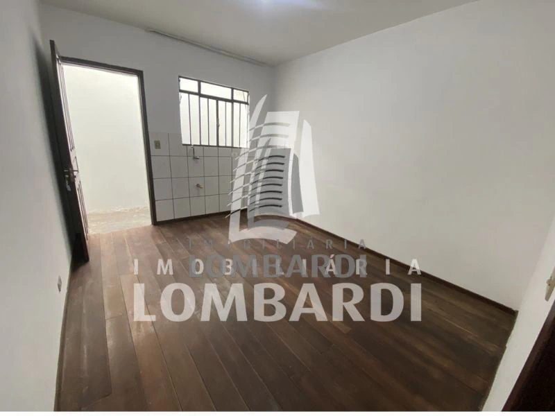 2-bedroom house with wood or laminate floors in Curitiba — photo 8