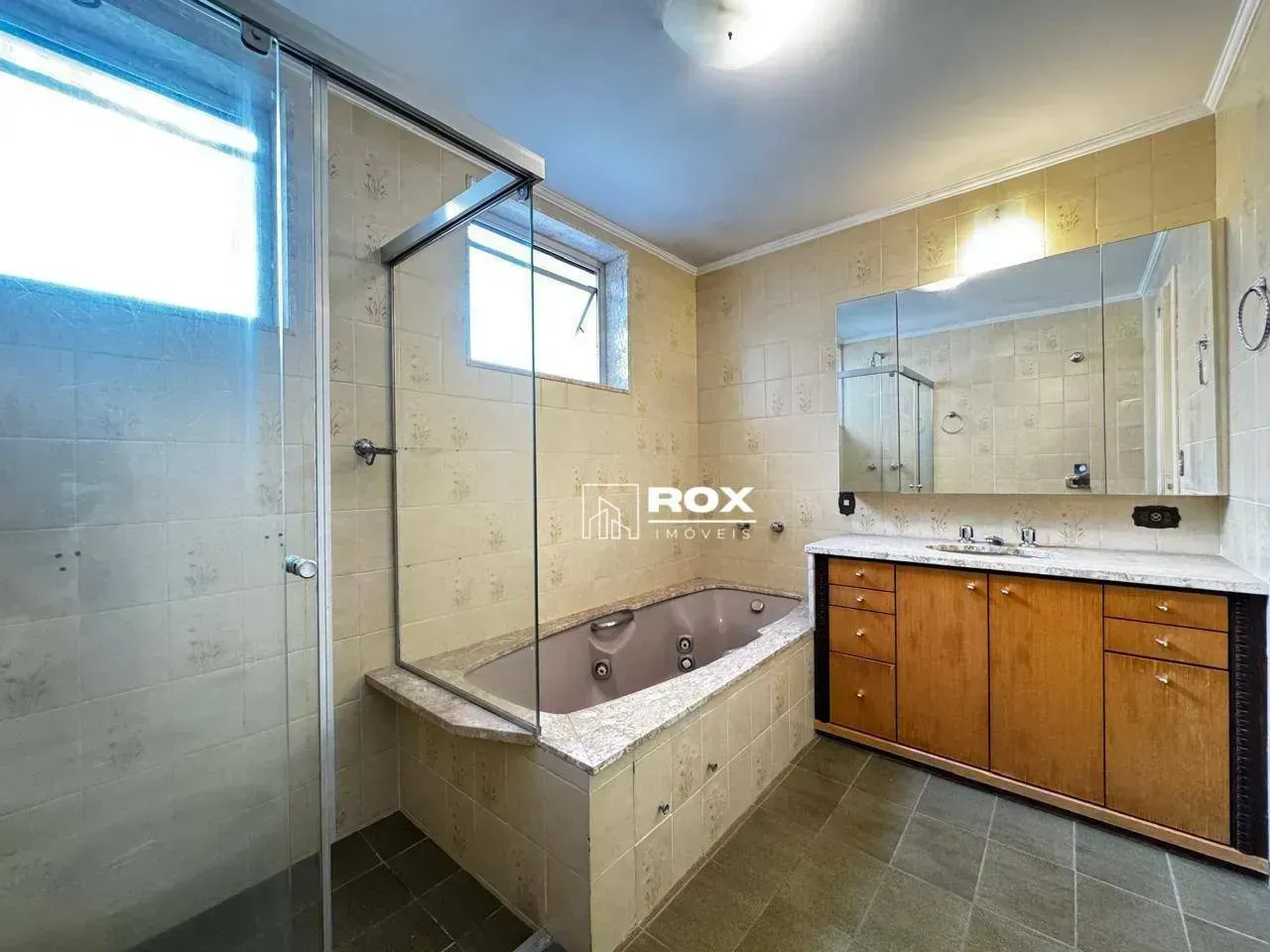 250 m² apartment with 3 bedrooms and a gas stove — photo 31