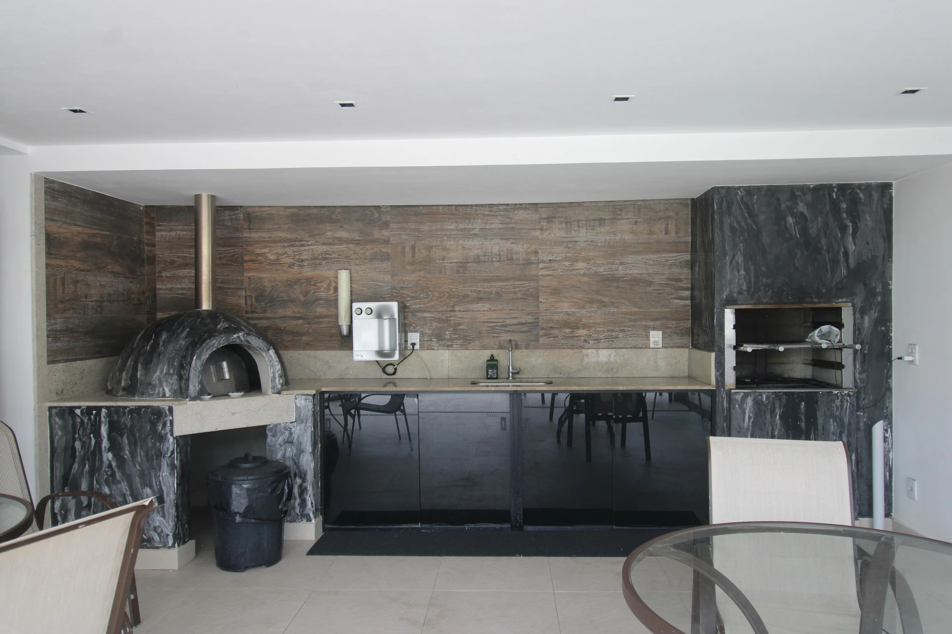 3-bedroom house with a grill on the balcony — photo 27