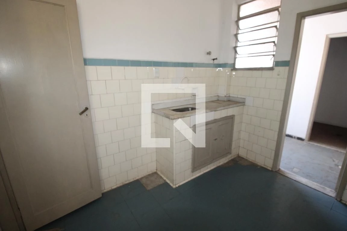 Wood or laminate floors in a 2-bedroom apartment, 100 m² — photo 8